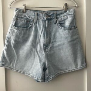 Levi’s high loose shorts size 27